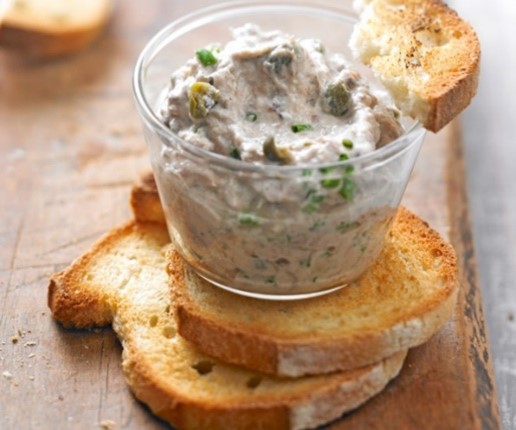 Rillettes de sardines au caviar d'aubergine et ail confit