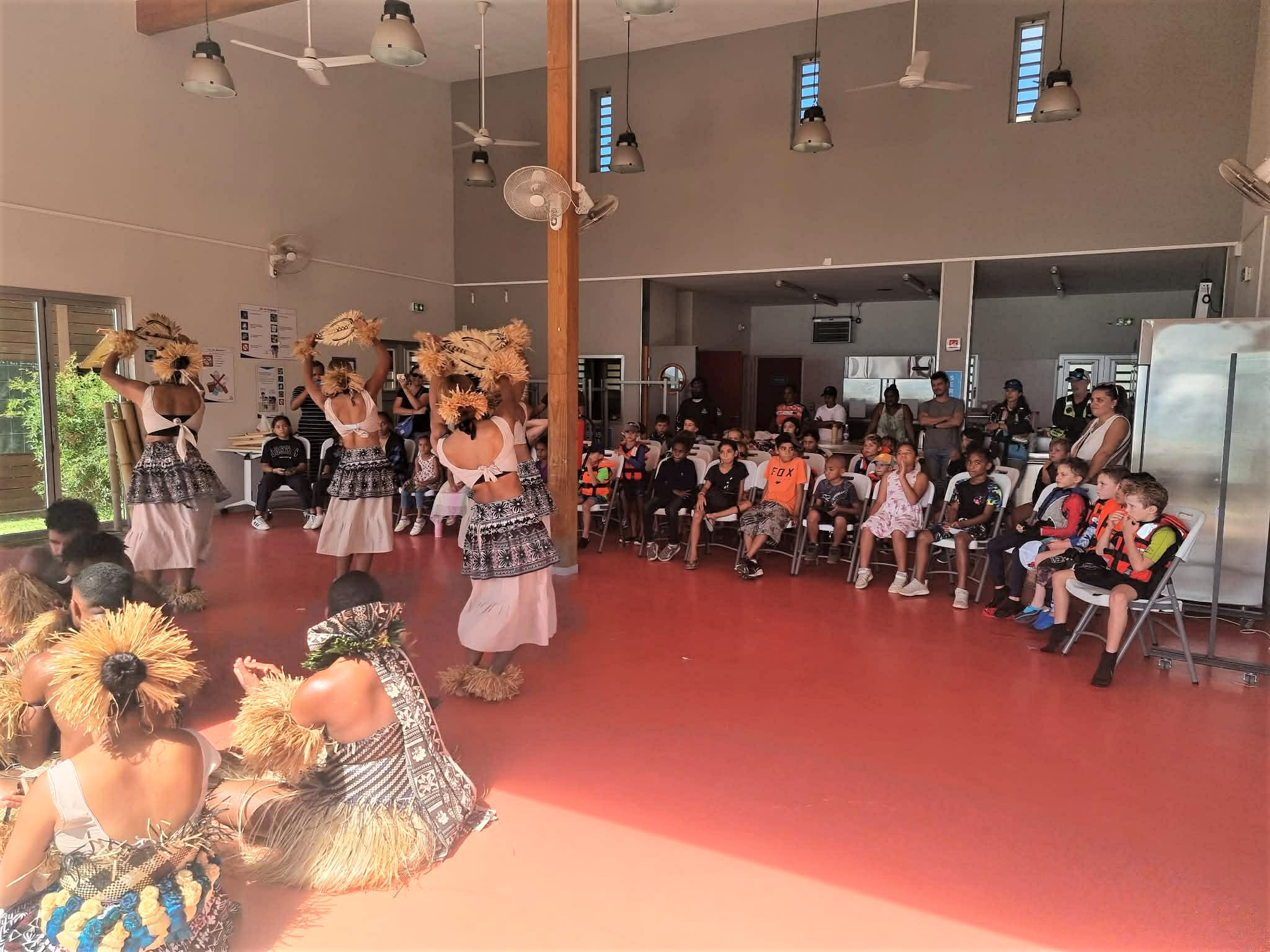 La troupe du cirque Vou au CAN de la province Sud