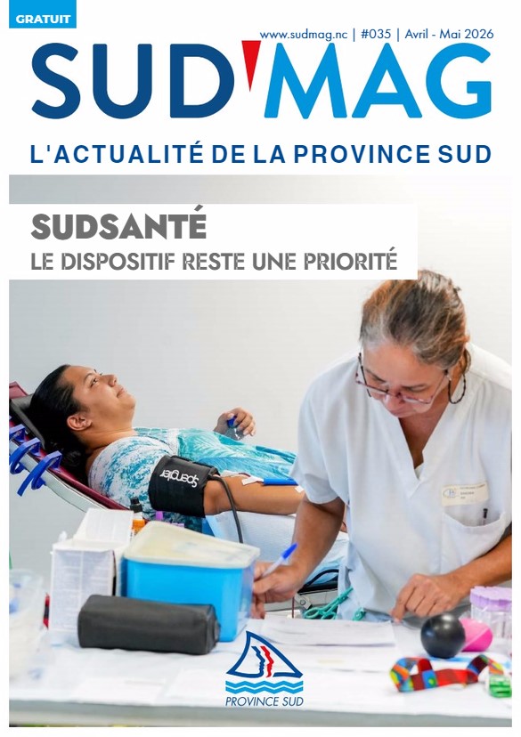 Sud-Mag cover: a nurse checks a patient in a chair with a blood pressure cuff; headline reads 'SUDSANTÉ: LE DISPOSITIF RESTE UNE PRIORITÉ' with Province Sud logo visible.