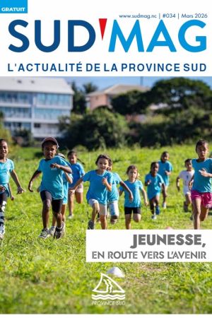 Sud Magazine cover showing children in blue shirts running on a grassy field; headline 'JEUNESSE, EN ROUTE VERS L’AVENIR'