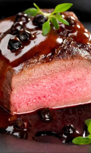 plat pavés de cerf marinés ©femmeactuellefr - Photocuisine StockFood