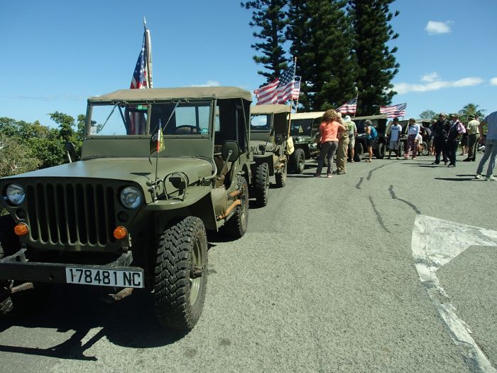 Exposition de Jeep et de matériel Seconde Guerre mondiale