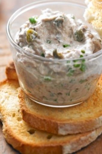 Rillettes de sardines au caviar d'aubergine et ail confit