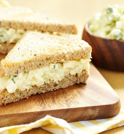 sandwich oeufs avocat