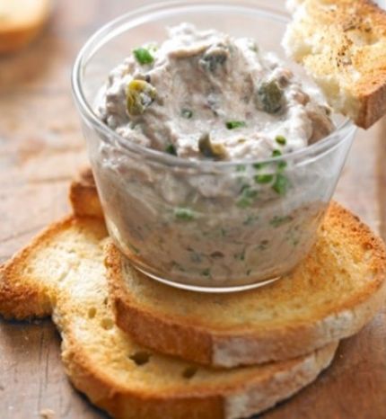 Rillettes de sardines au caviar d'aubergine et ail confit