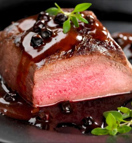 plat pavés de cerf marinés ©femmeactuellefr - Photocuisine StockFood